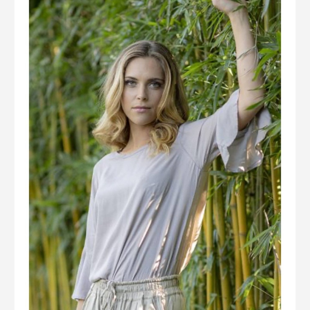 Cienna NWT Lil Top - White 3/4 skeeves Size Medium